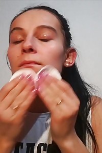 Lexi Dona Takes Off Her Makeup In This Pictures